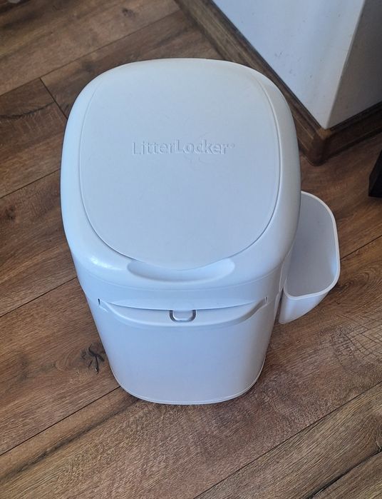 Контейнер за котешка тоалетна