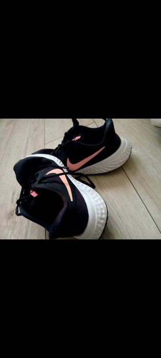 ..Adidasi nike..