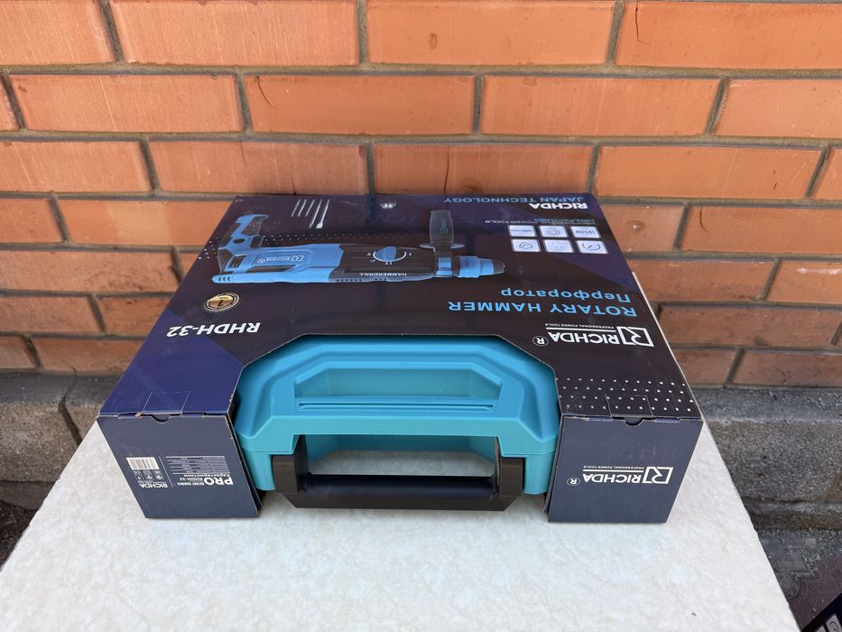 Продам перфоратор новый 1050W