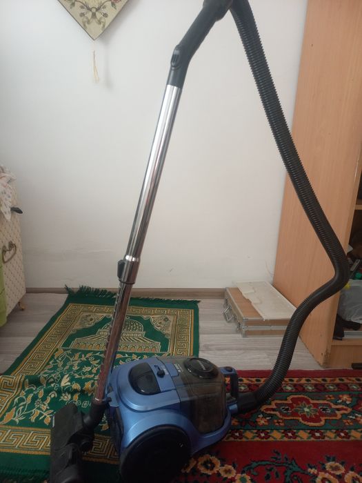 Пылесос HYUNDAI,рабочий