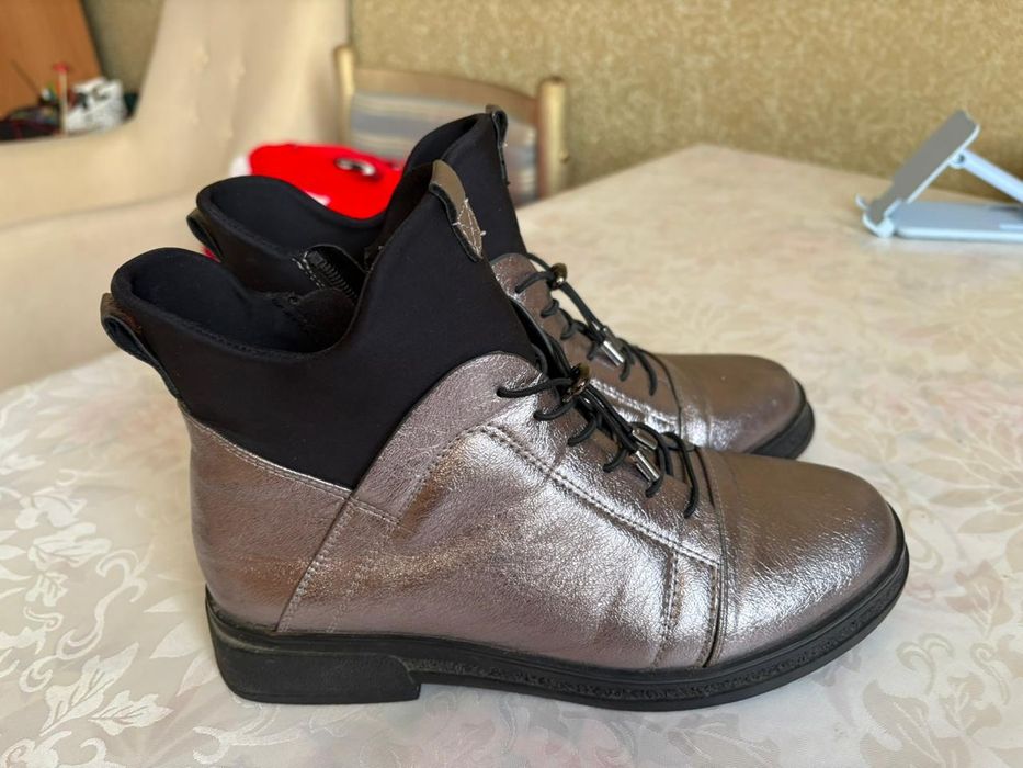 Ботиночки весенне - осенние . Качественные .Носились один сезон.