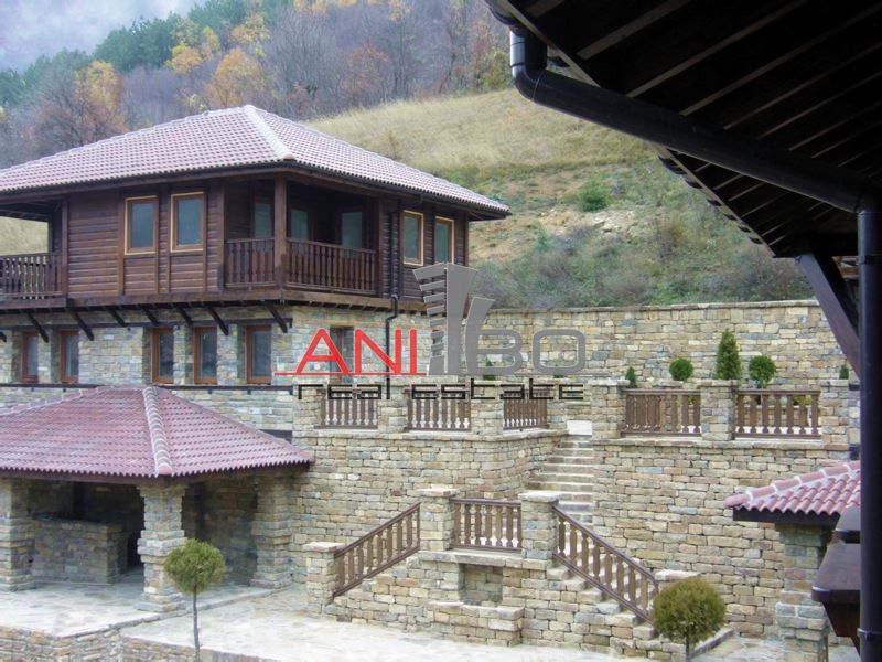 Каменни къщи в област Ловеч, гр. Тетевен, с. Голям Извор, площ 1000 к