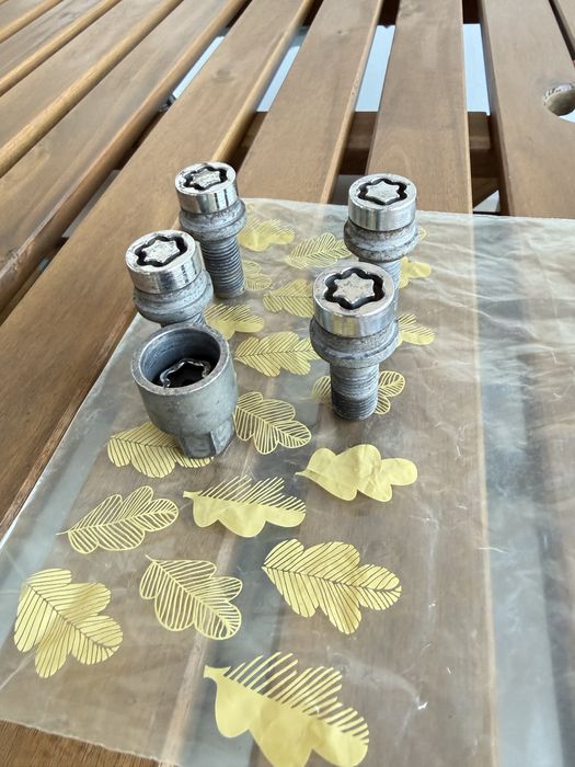 Оригинални секретни болтове мерцедес