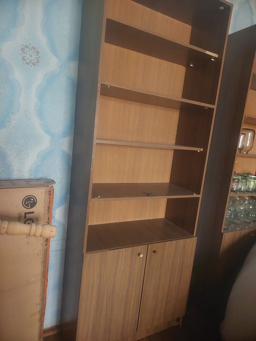 Шкаф китоб куйса булади .рамери 1×0.4 2.1