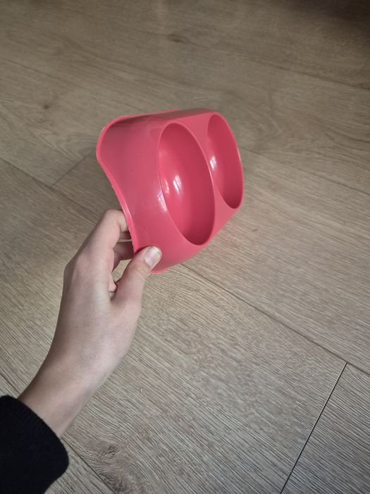 Котешка тоалетна и купички