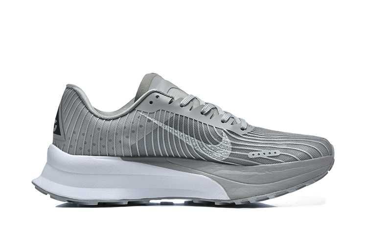 Продавам нови мъжки маратонки с кутия Nike ACG Ultrafly Trail grey / white