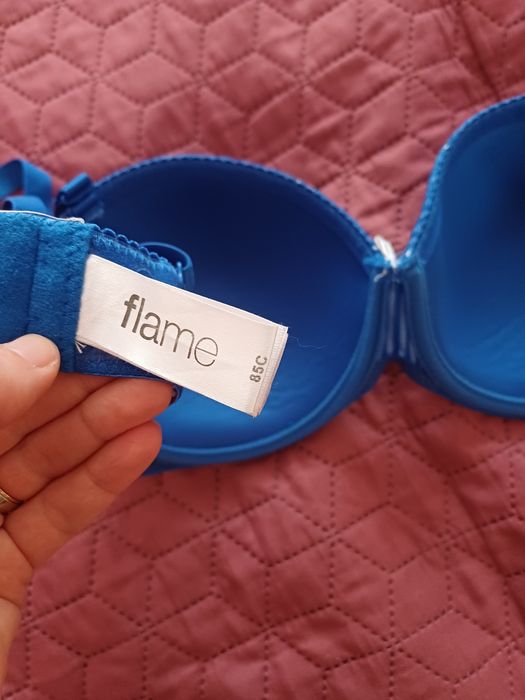 Vand sutien albastru cu alb 85C în stare perfectă