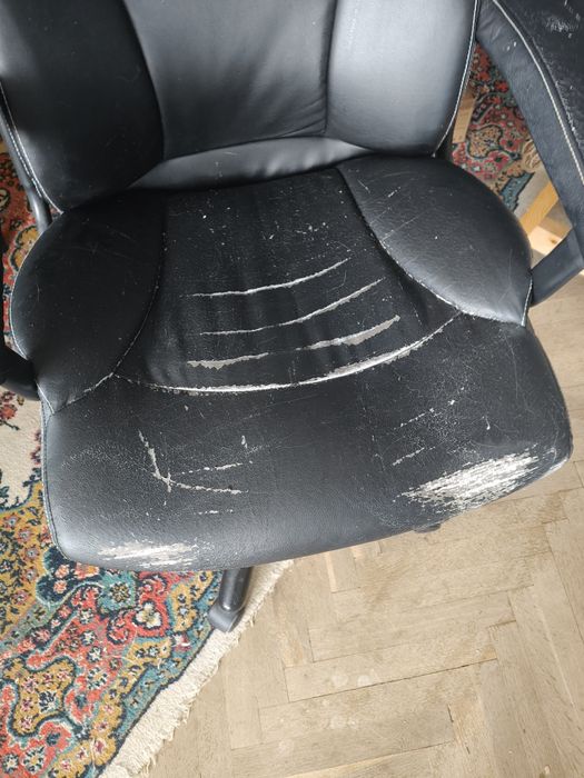 Офис стол удобен