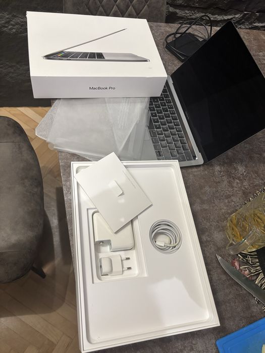 Macbook Pro 13 TouchBar, 4 USB ports