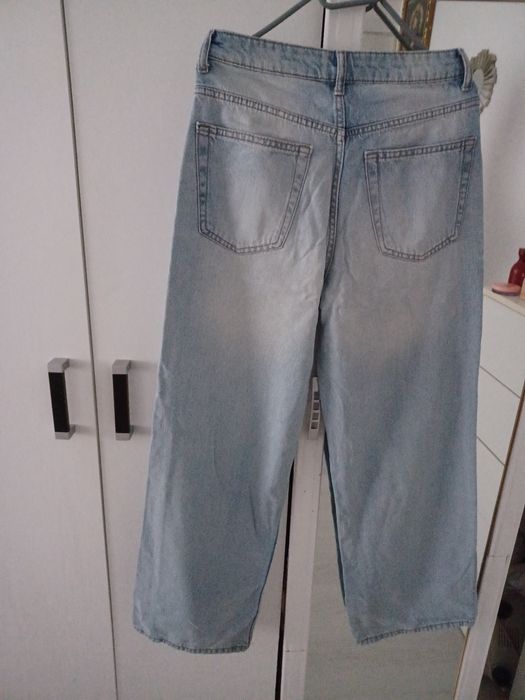 Vând  pantaloni de damă.