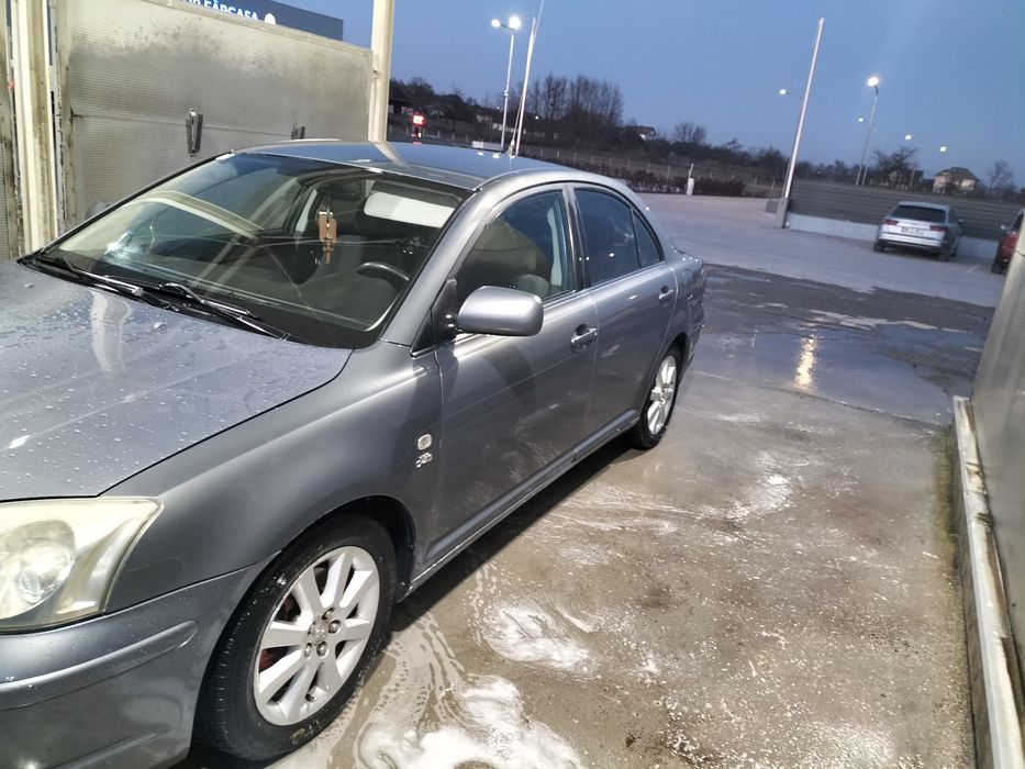 Vând Toyota avensis T25