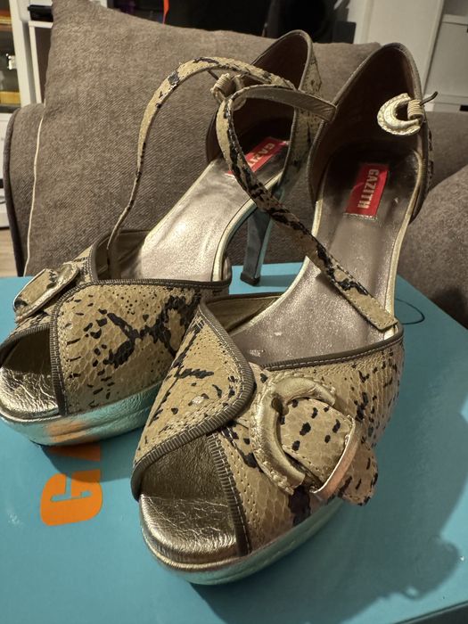 Vand Pantofi Dama Noi din Piele Naturala Marimea 38 Pret pentru ambele perechi!