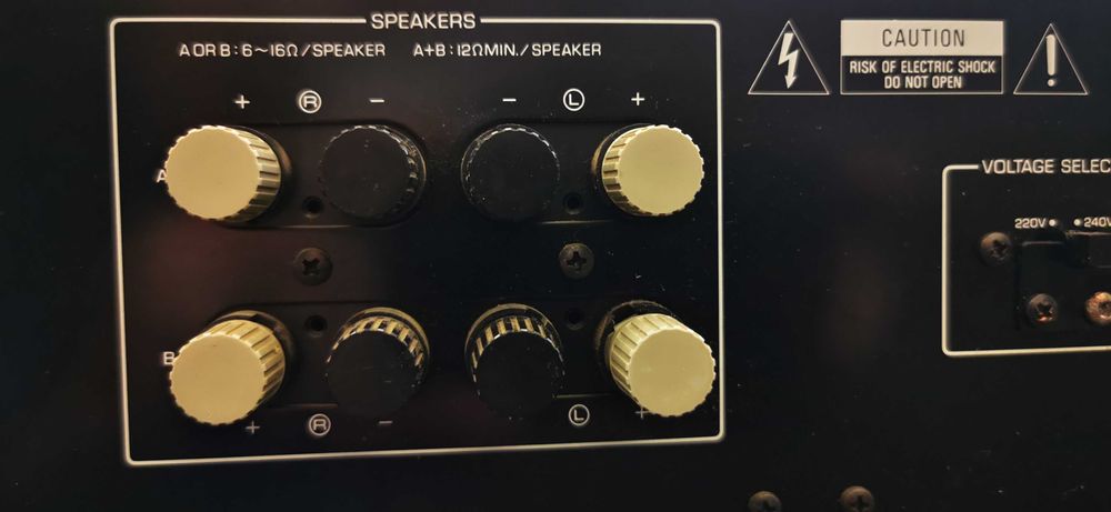 Vand Amplificator Yamaha A-700 pentru audiofili, in perfecta stare