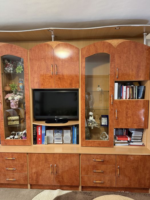 Mobila living spatiu generos in stare foarte buna