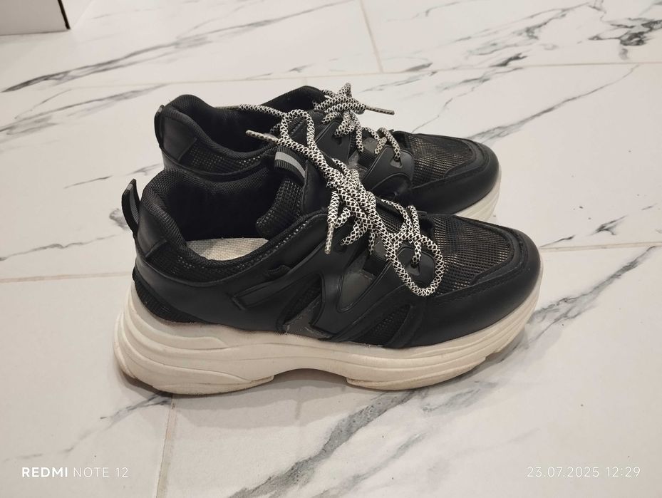 Дамски черни кецове