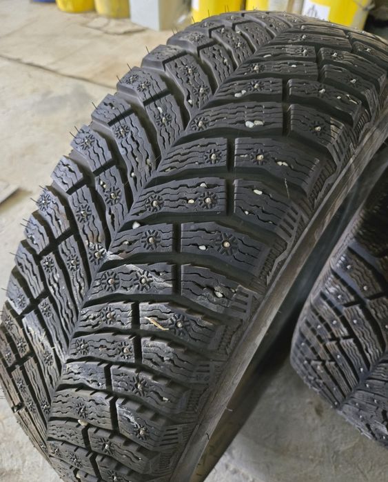 Продам шины от камри