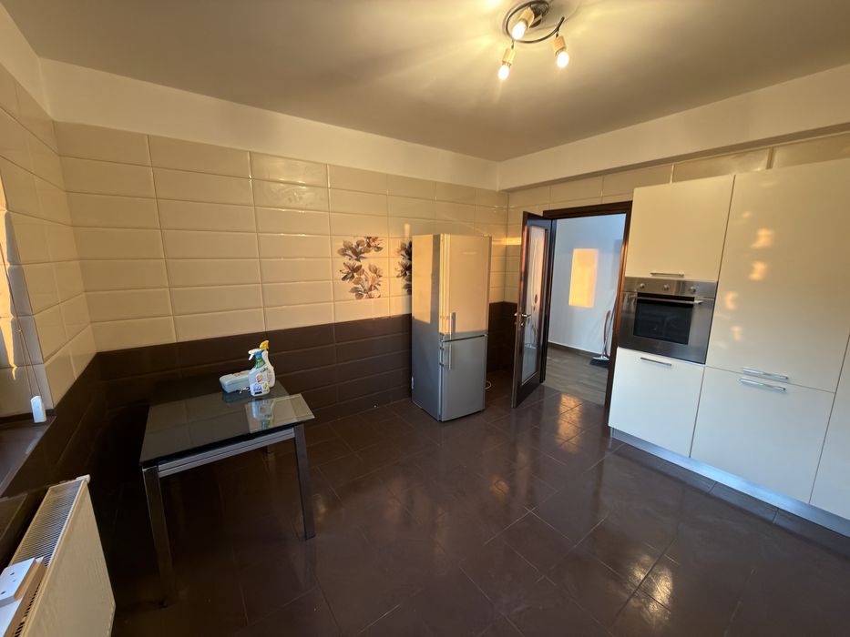 Inchiriere apartament 5 camere direct proprietar ( A se citi detaliile