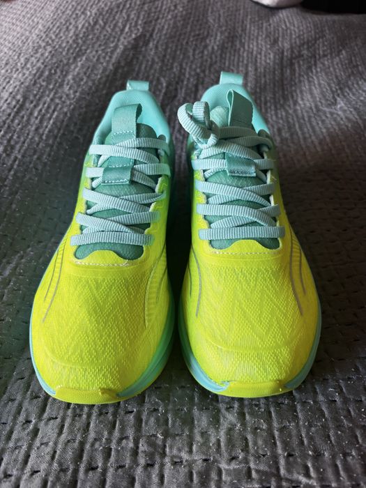 Чисто нови маратонки 39 номер