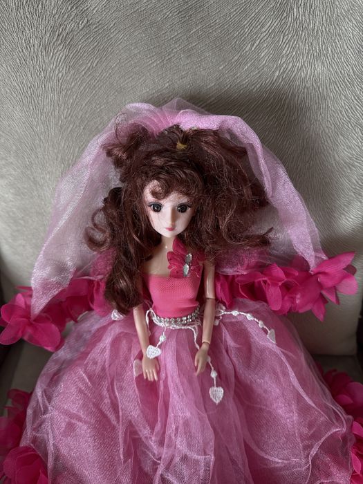 Продам куклу красивую