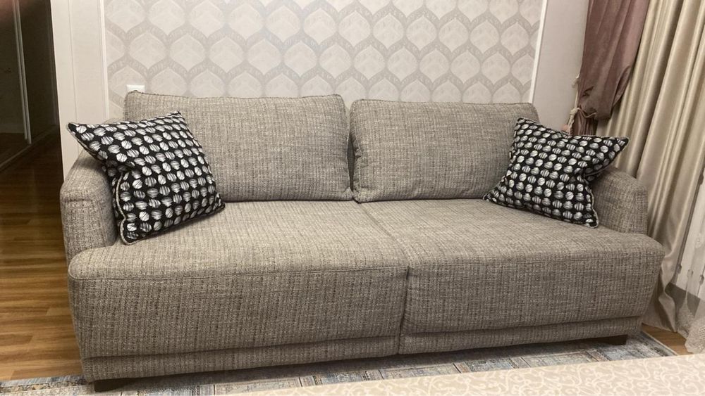 Диван раскладной с подушками