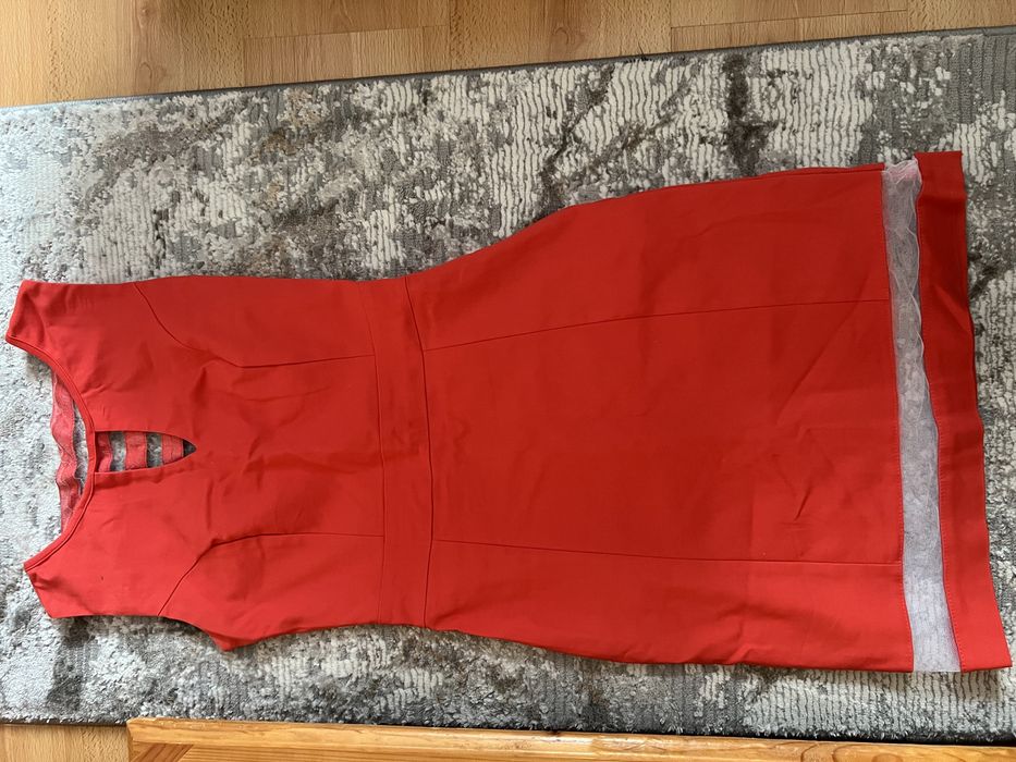 Червена рокля