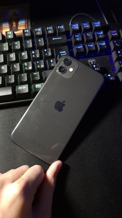 Vând iPhone 11 128gb
