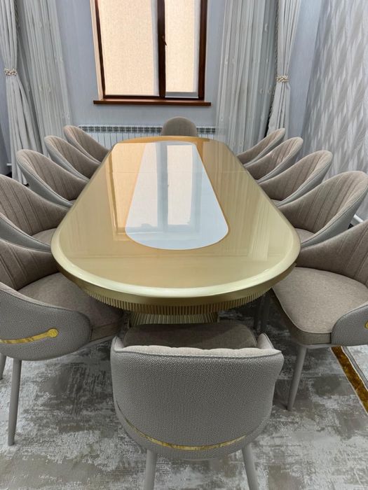 Стол со стулями почти новый