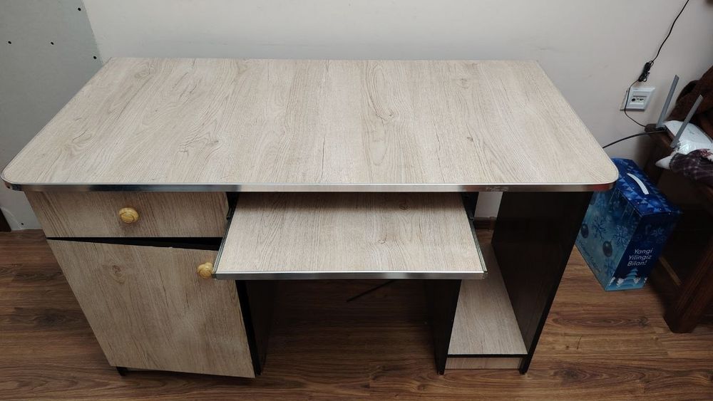 Письменный стол состояние отличное