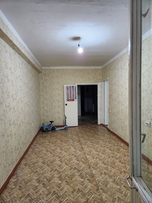 Продается 2х комнатная квартира на 1 этаже 12 мкр 57 дом ,