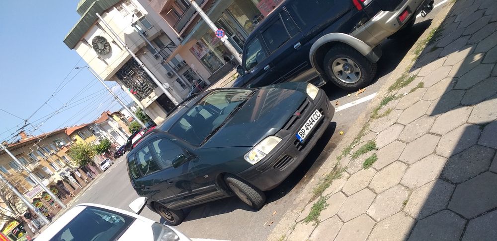 Продавам митцубиши спейс стар 1,3