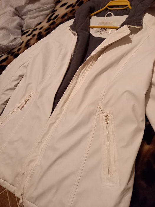 Зимно яке бяло изключително красиво