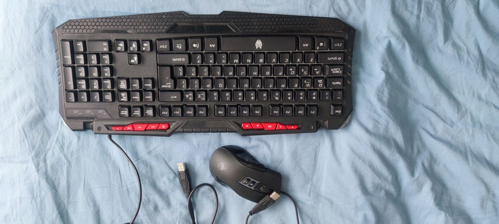 Tastatură și mouse