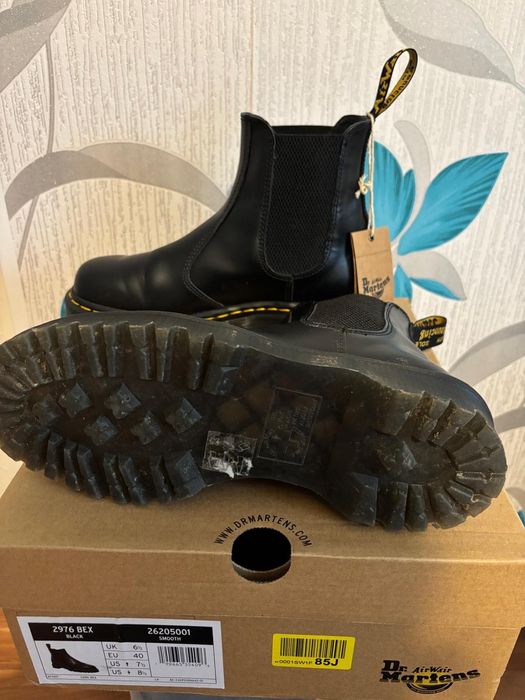 Vând ghete noi Dr Martens