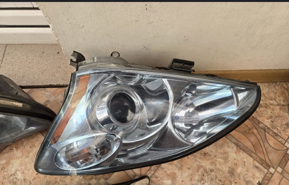 Срочно продаётся фары оригинал на Lexus
