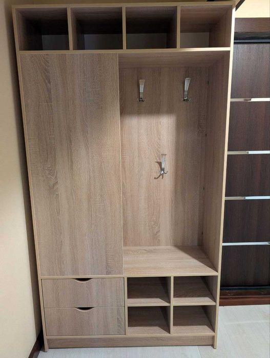 Продается функциональный шкаф в прихожую