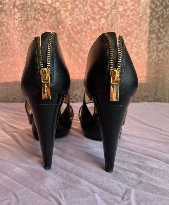 Оригинални дамски сандали Michael Kors