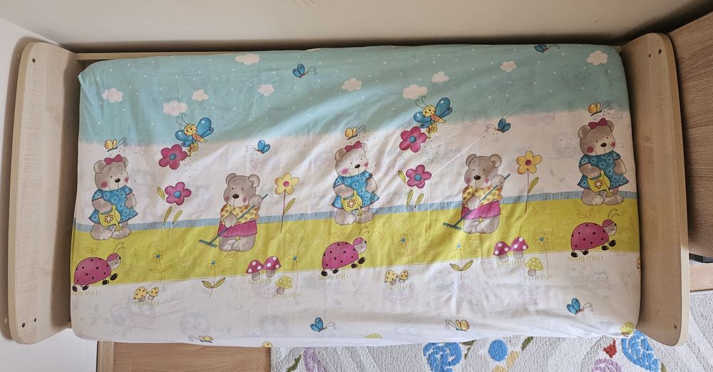 Patut copil cu balansoar se face pat junior cu saltea si lenjerie