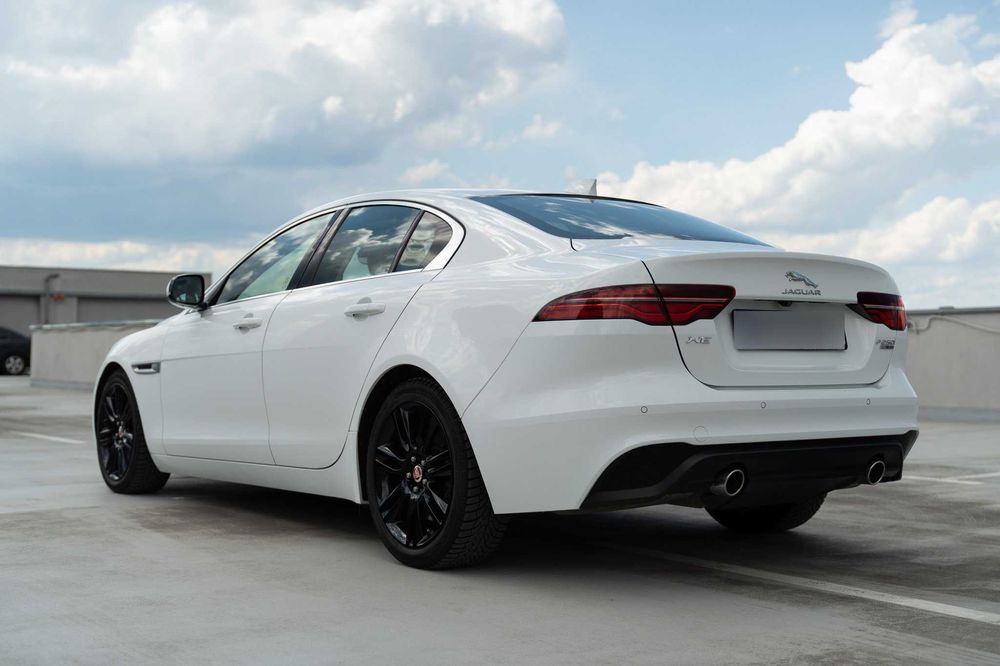 Jaguar XE - Aut - Benzina - 71k km - istoric full - garantie