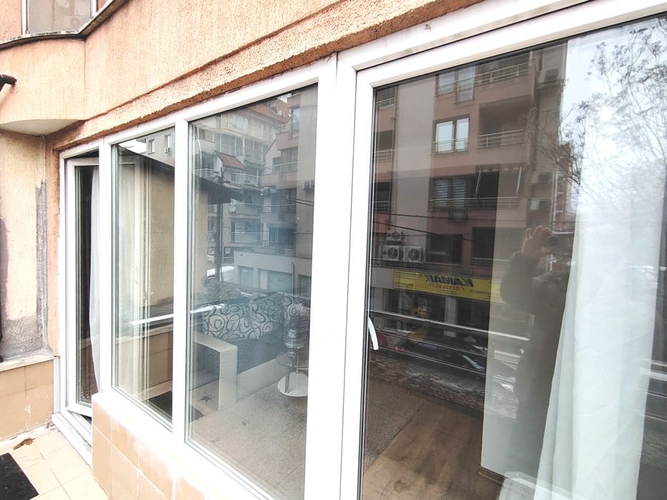 Едностаен от 42 кв.м, Център, обзаведен, ремонтиран, за Ч. Л - 450 EUR