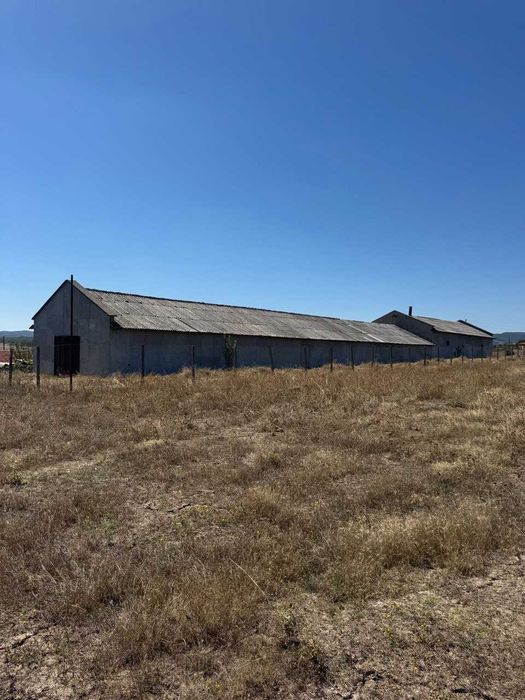 селскостопански имот с обор и къща- Мандра, обл. Хасково