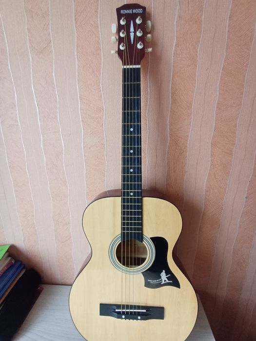 Гитара в хорошем состоянии