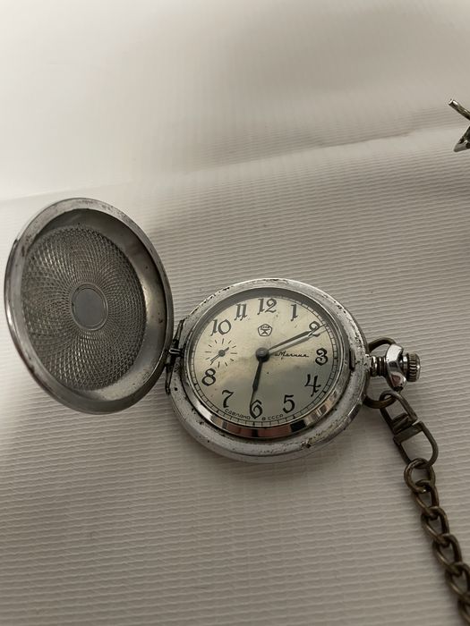 Советские часы Заря и Молния