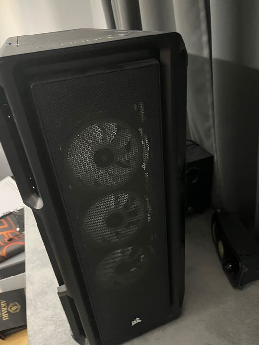 Компютърна кутия Corsair 5000T с допълнителни вентилатори