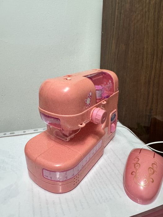 Детская щвейная машинка. В отличном состоянии