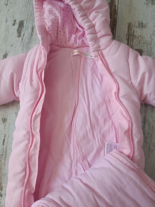 Зимен космонавт момиче с подарък одеялце