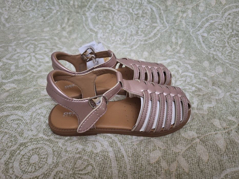 Продаю сандалии Geox для девочки