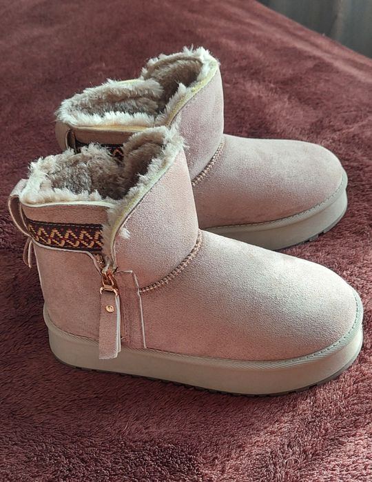 Женские новые угги.