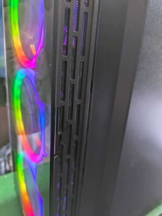 PC Gaming RTX 4060, Ryzen 5700x, 32GB Ram, 1Tb M2, 2Tb Hard Drive, 650W PSU, Periferice