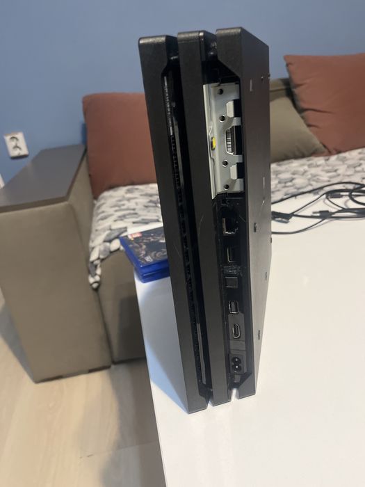 Playstation 4 pro 1T + 2 игри