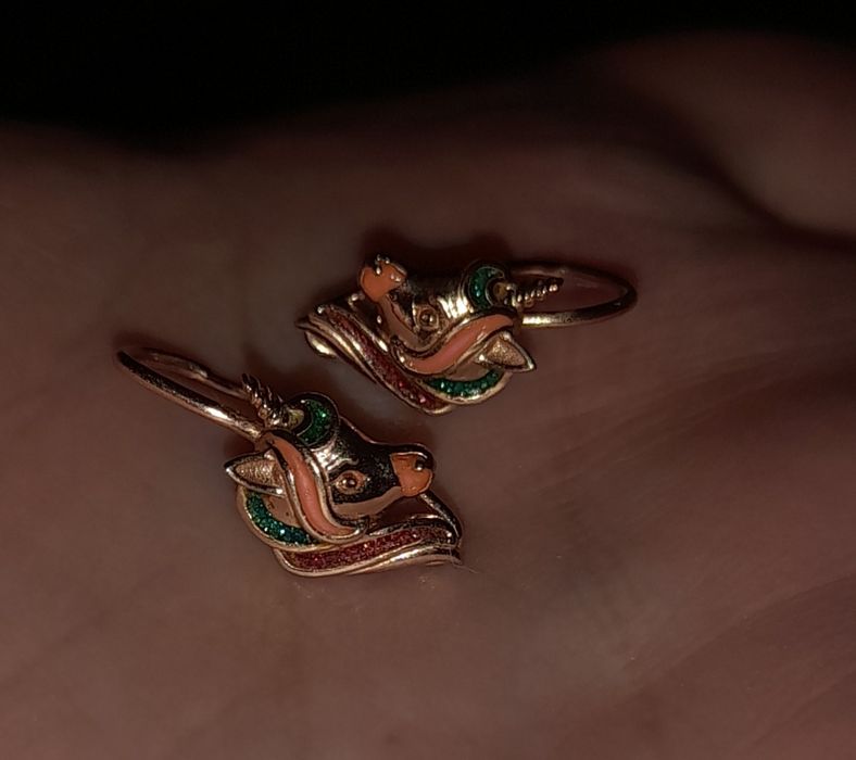 Продам золотые сережки на девочку